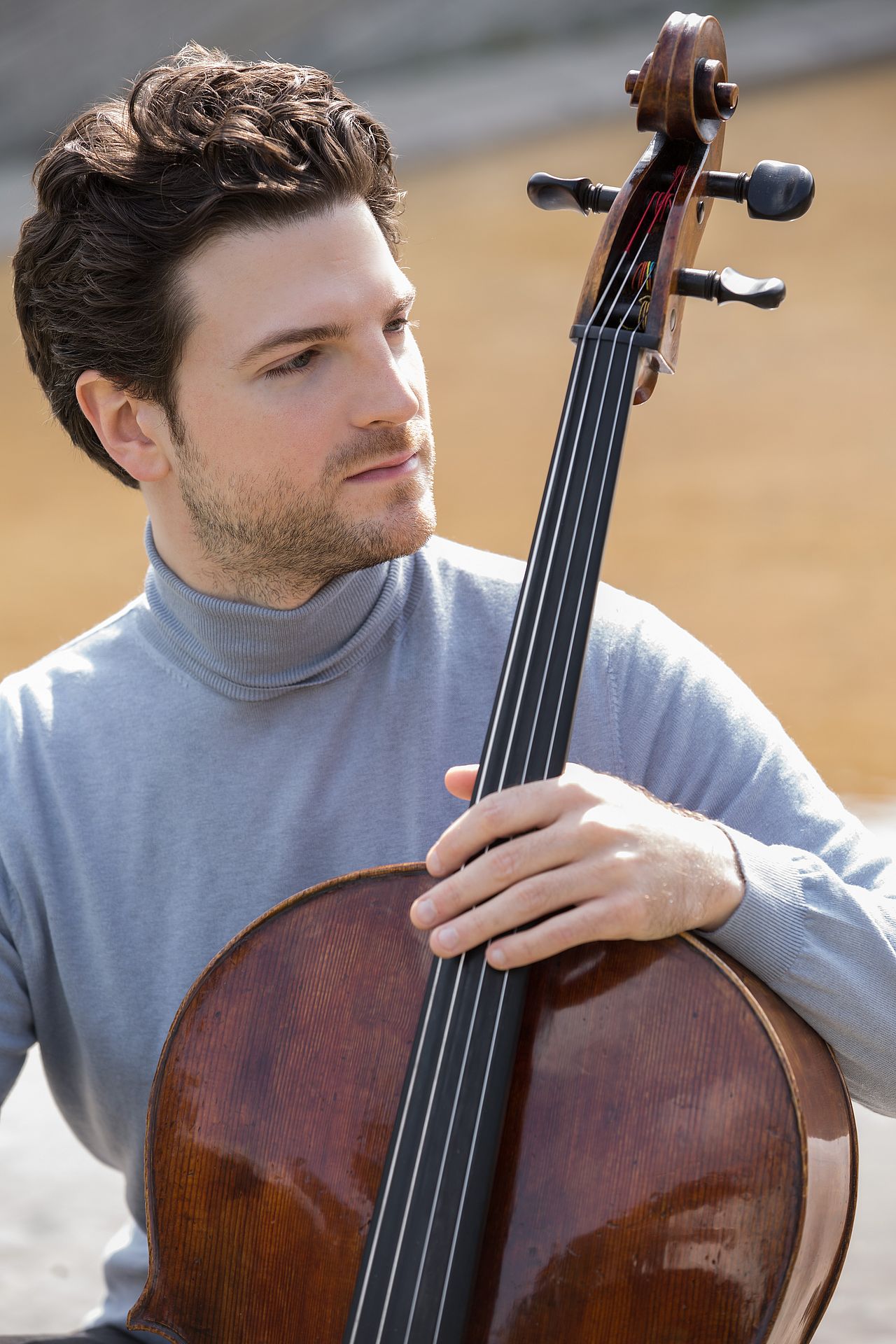 Gabriel Schwabe - cello